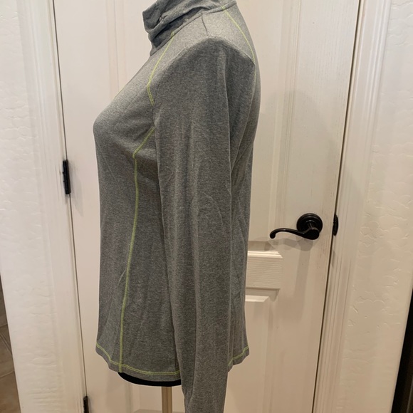 Danskin Now gray workout top Size Medium - Picture 4 of 8
